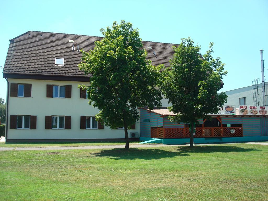 Hotel Termal Tiszaújváros Esterno foto