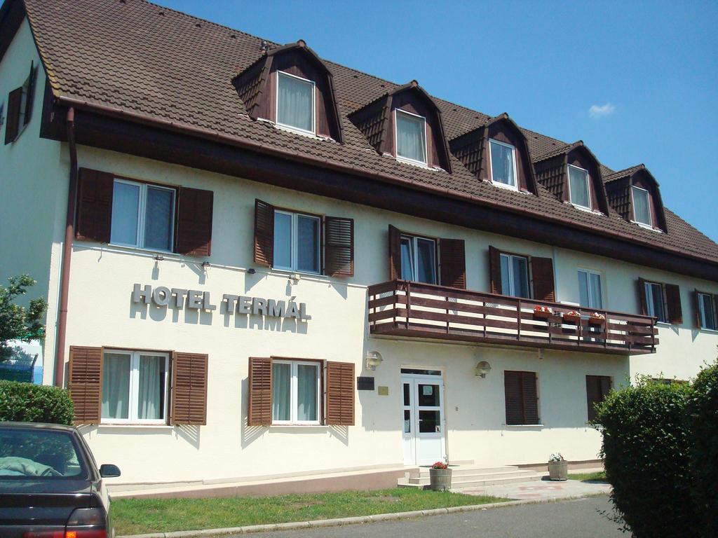 Hotel Termal Tiszaújváros Esterno foto