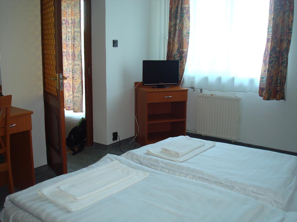 Hotel Termal Tiszaújváros Esterno foto