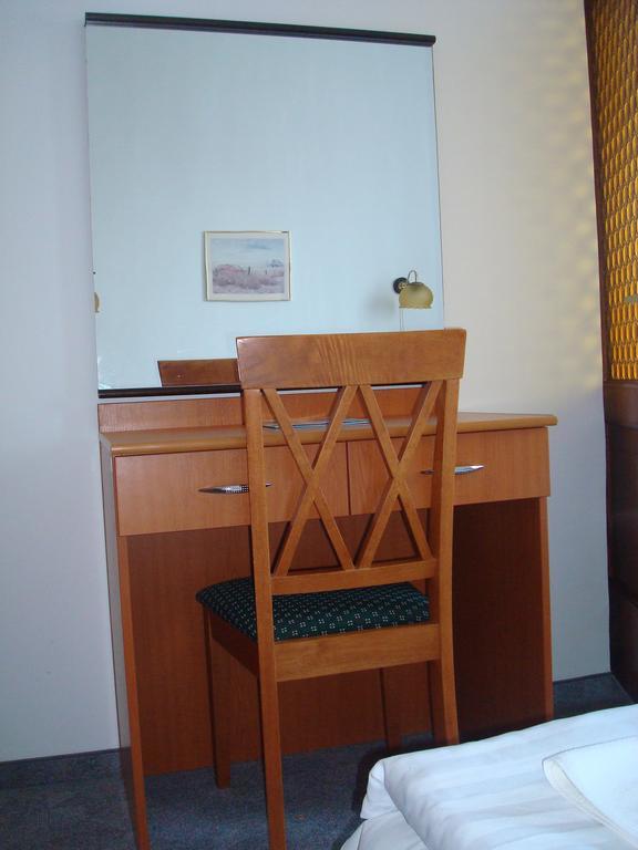 Hotel Termal Tiszaújváros Esterno foto